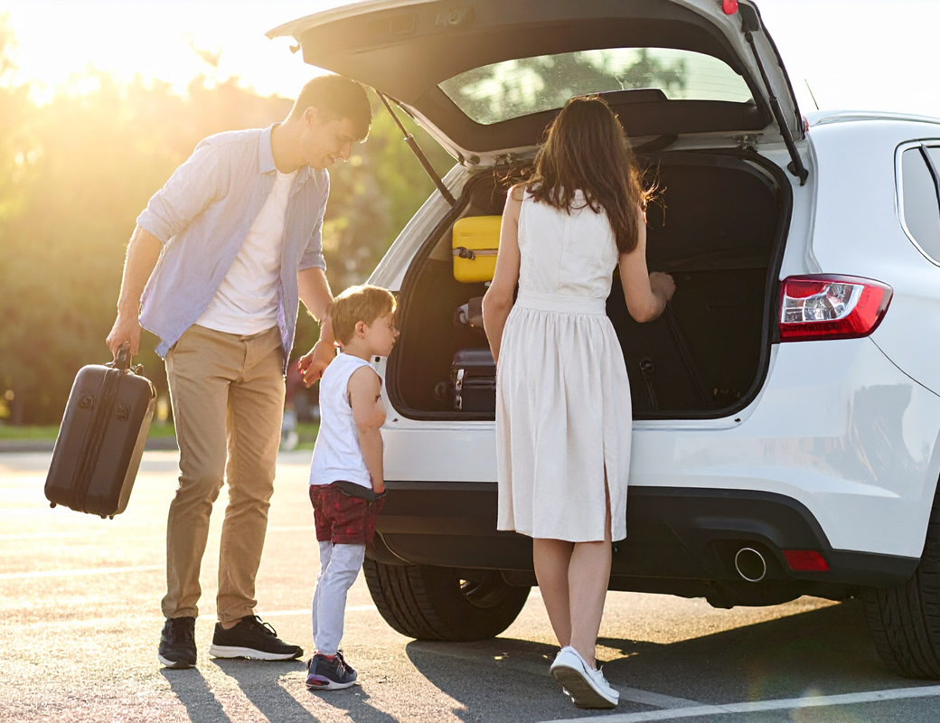 Landschaft mit Feldern und Bäumen rund um das Hotel